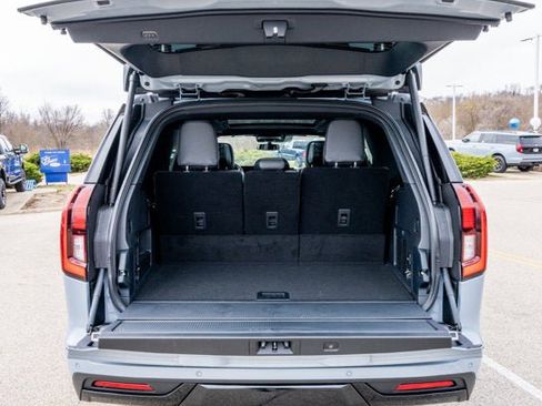 New 2026 Ford Expedition Platinum w/ Stealth Performance Package AWD/4WD image 6