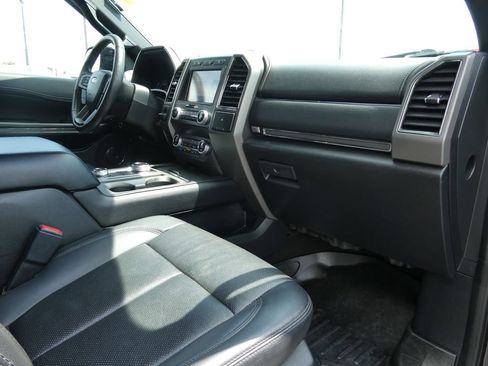 Used 2020 Ford Expedition XLT w/ Equipment Group 202A AWD/4WD image 14