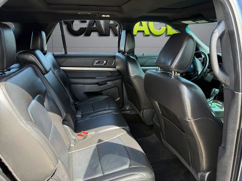 Used 2018 Ford Explorer XLT w/ Equipment Group 202A AWD/4WD image 20