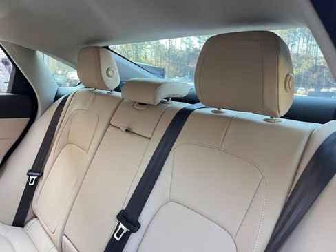 Used 2017 Jaguar XF Premium image 20