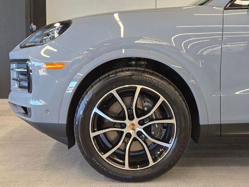 Certified 2026 Porsche Cayenne AWD/4WD image 9