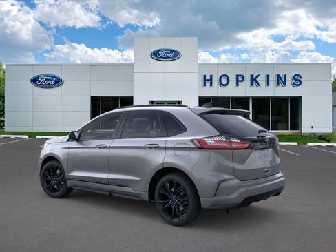Used 2024 Ford Edge SE w/ Black Appearance Package image 4
