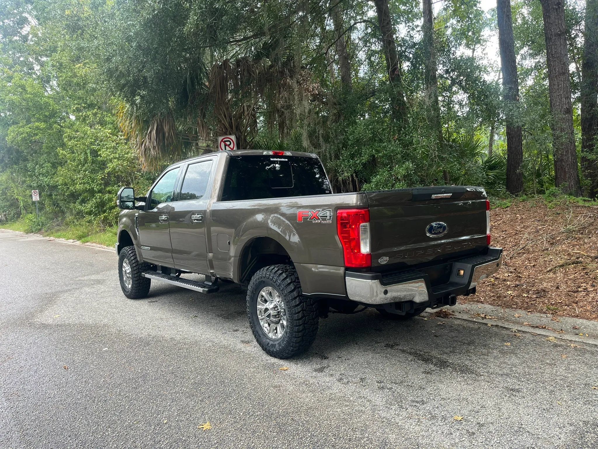 Used 2017 Ford F350 XLT w/ XLT Premium Package AWD/4WD image 9