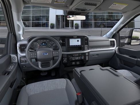 New 2026 Ford F250 XLT w/ FX4 Off-Road Package image 9