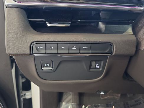 Certified 2022 Cadillac Escalade Premium Luxury image 28