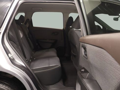Used 2021 Nissan Rogue S FWD image 17