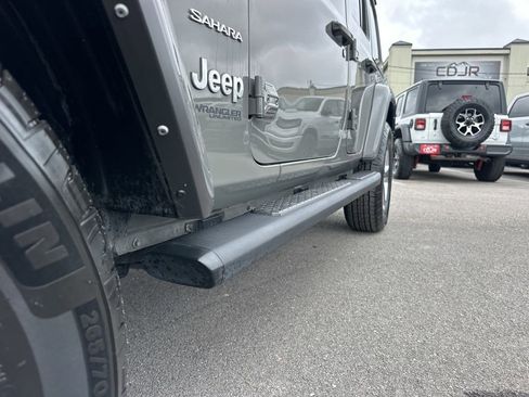 Used 2022 Jeep Wrangler Unlimited Sahara AWD/4WD image 11