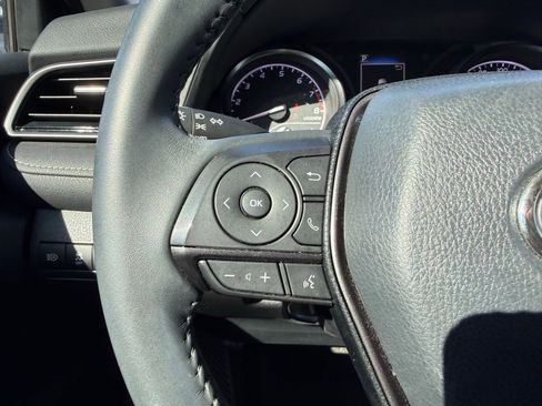 Used 2022 Toyota Camry SE w/ Carpet Mat Package (TMS) image 17