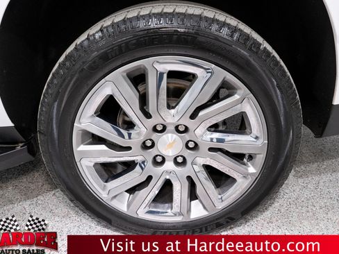 Used 2024 Chevrolet Suburban LT image 10