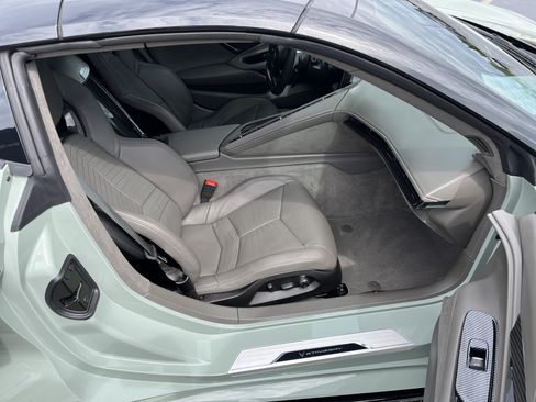 Used 2024 Chevrolet Corvette Stingray Premium Conv w/ Z51 Performance Package RWD image 17