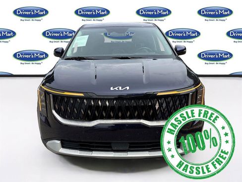 Used 2025 Kia Carnival FWD image 2