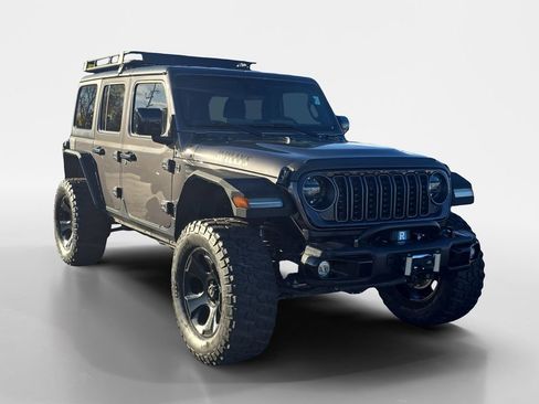Used 2024 Jeep Wrangler Willys image 9