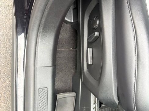 Used 2023 Ford Explorer XLT w/ Equipment Group 202A AWD/4WD image 38