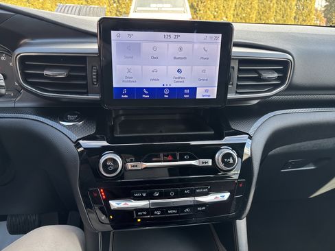 Used 2023 Ford Explorer ST-Line w/ Class IV Trailer Tow Package image 26