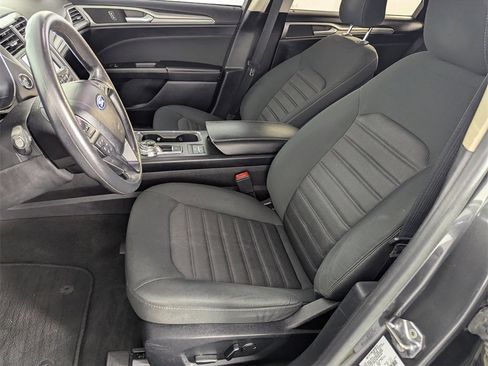 Used 2020 Ford Fusion SE image 12