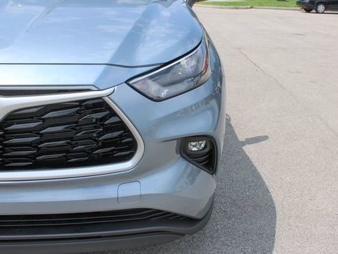 Used 2023 Toyota Highlander XLE AWD/4WD image 39