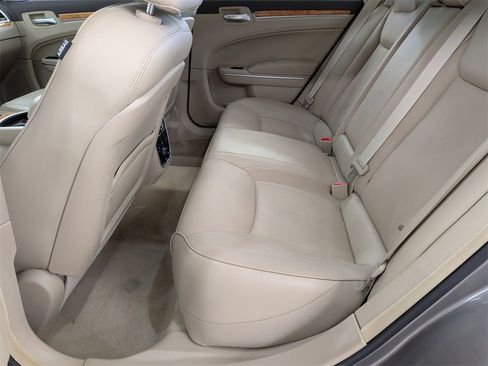 Used 2014 Chrysler 300 C image 28