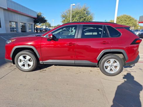 Used 2020 Toyota RAV4 XLE image 3