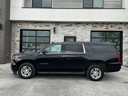 Used 2018 Chevrolet Suburban LT AWD/4WD image 6