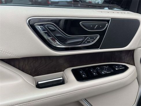 Used 2020 Lincoln Navigator Reserve w/ Equipment Group 208A Reserve image 17