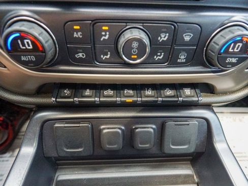 Used 2015 GMC Sierra 2500 Denali w/ Duramax Plus Package AWD/4WD image 27