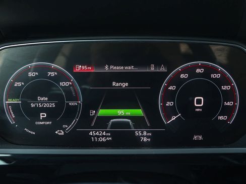 Used 2022 Audi e-tron Premium image 32