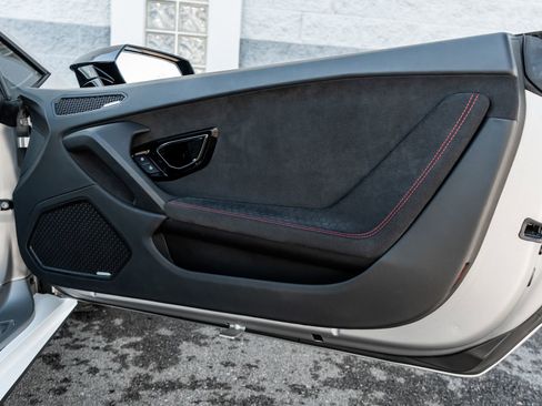 Used 2017 Lamborghini Huracan LP 610-4 Avio image 32