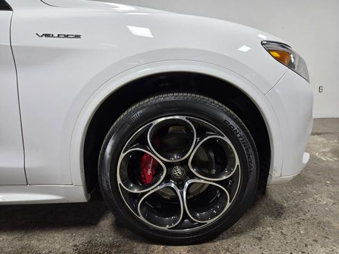 Used 2022 Alfa Romeo Stelvio Veloce image 65