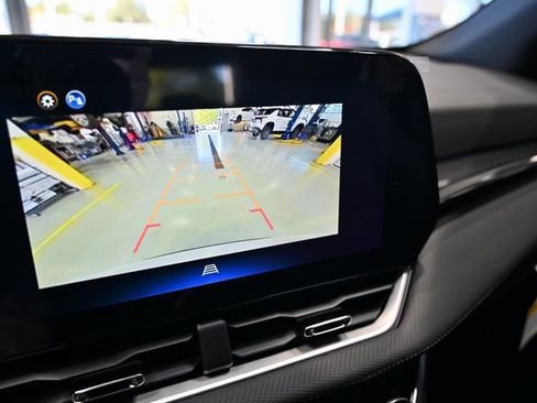 New 2026 Chevrolet Equinox LT w/ Convenience Package II image 16