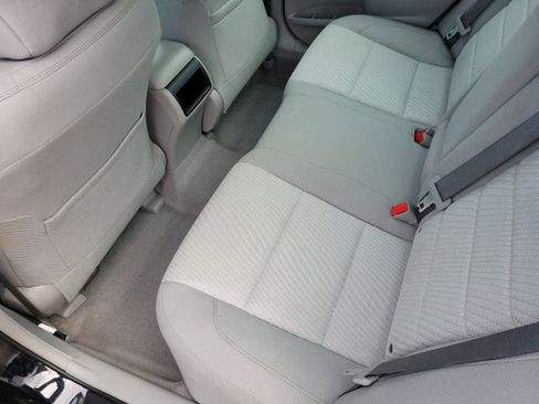 Used 2016 Toyota Camry LE image 10