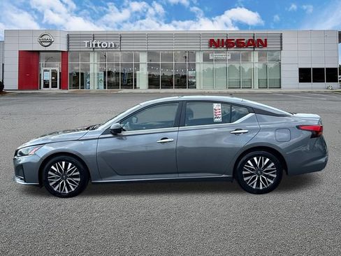 Used 2025 Nissan Altima 2.5 SV FWD image 4