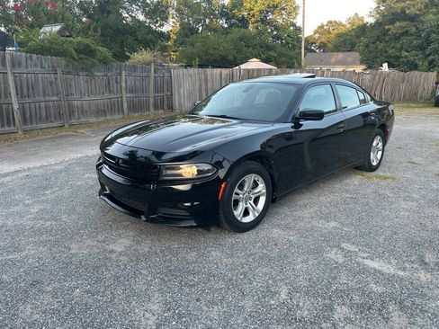 Used 2020 Dodge Charger SXT w/ Leather Interior Group RWD image 2
