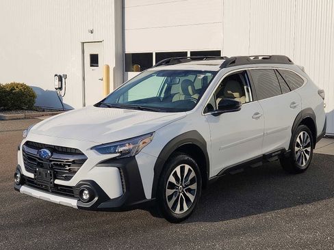 Used 2023 Subaru Outback Limited image 3