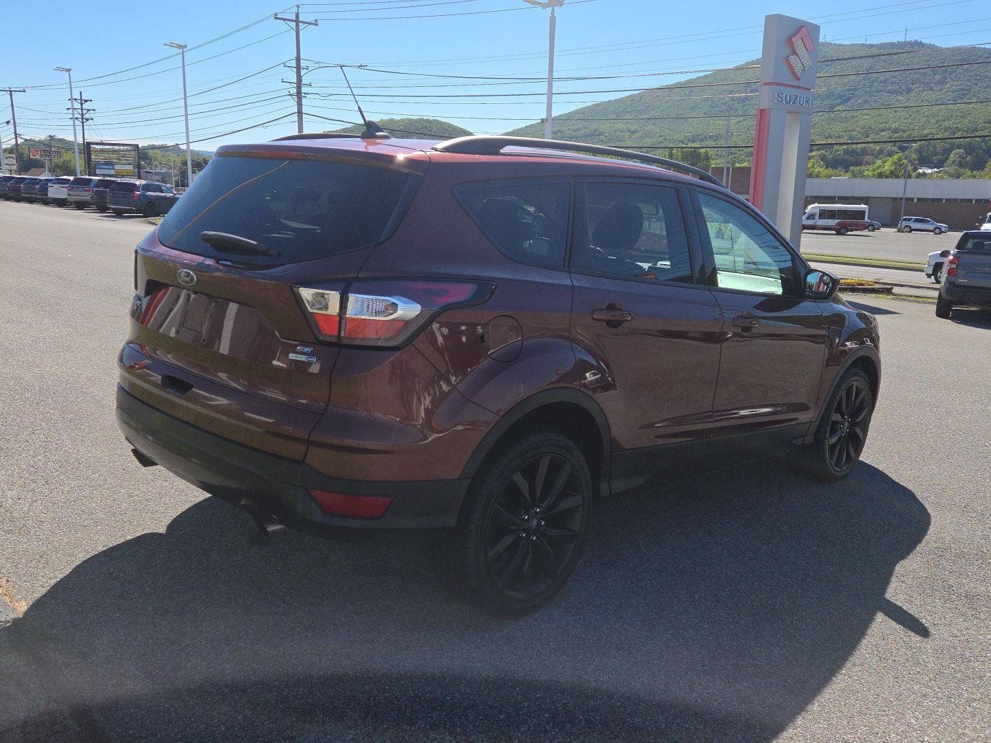 Used 2018 Ford Escape SE w/ SE Sport Appearance Package AWD/4WD image 3