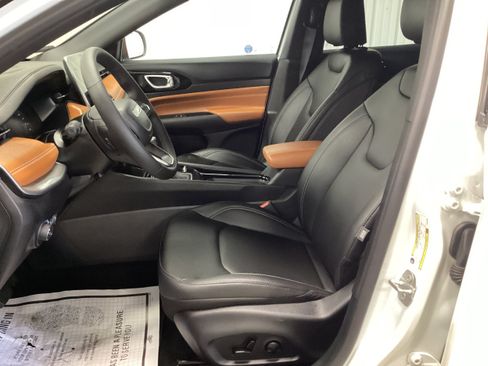 Used 2025 Jeep Compass Limited AWD/4WD image 14
