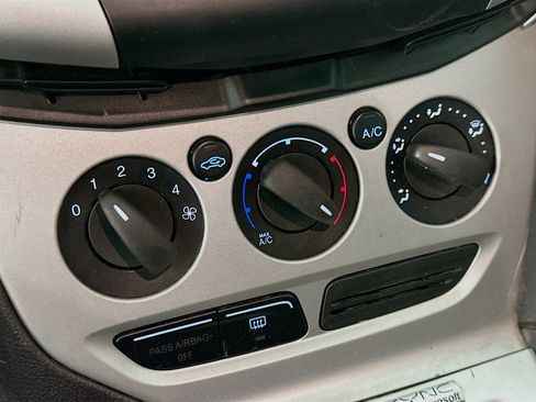 Used 2014 Ford Focus SE FWD image 22