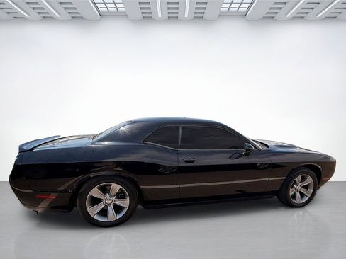 Used 2019 Dodge Challenger SXT w/ Driver Convenience Group RWD image 2