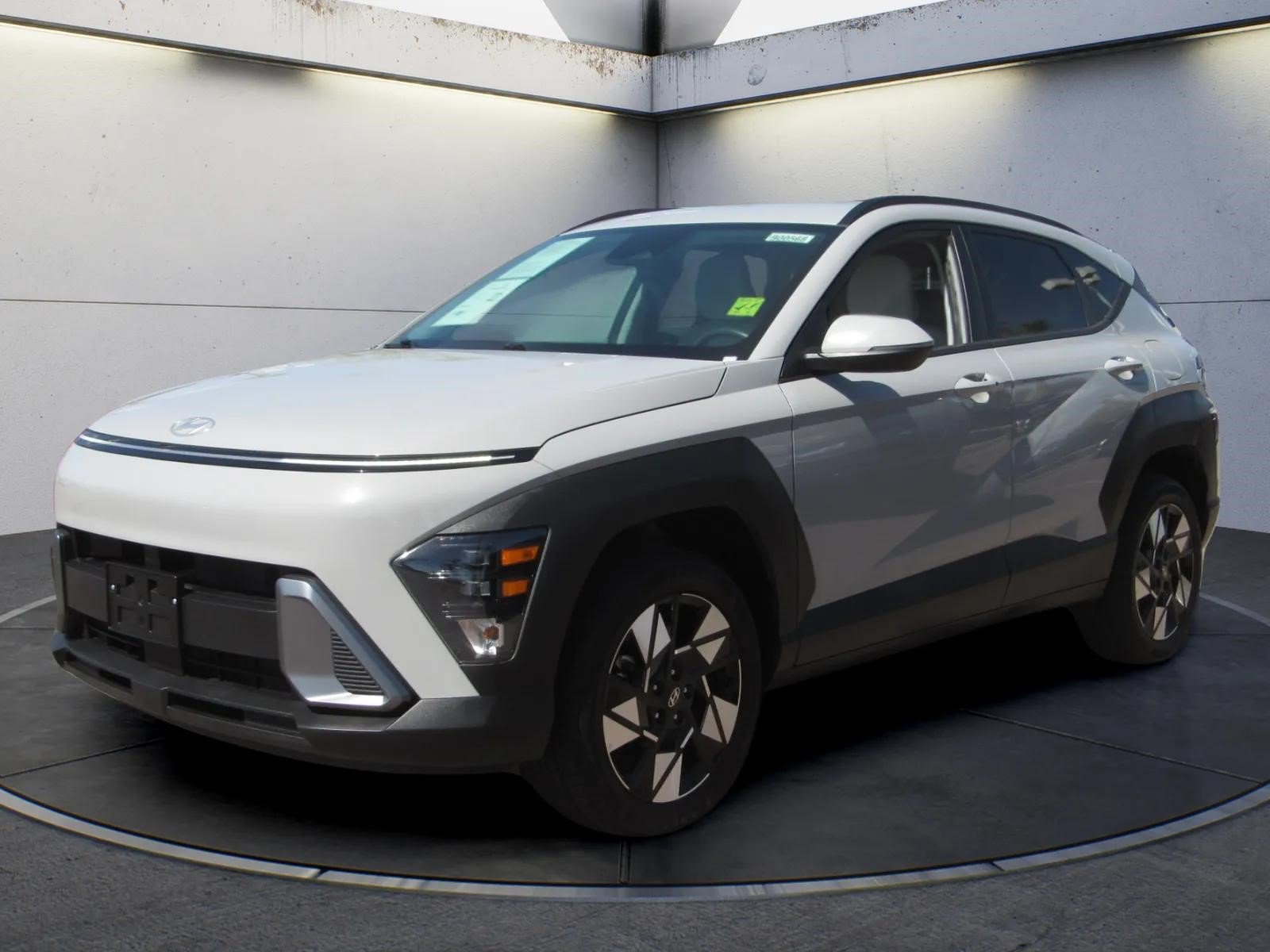 Used 2025 Hyundai Kona SEL AWD/4WD image 1