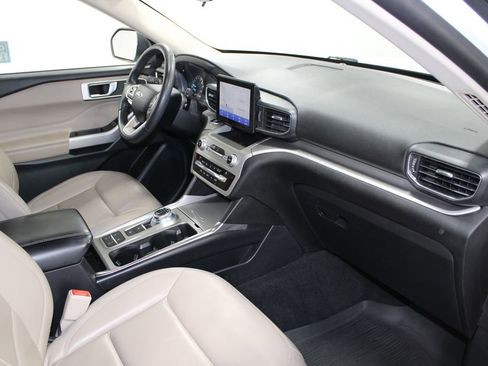 Used 2021 Ford Explorer XLT w/ Equipment Group 202A image 30