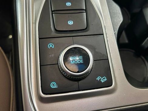 Used 2020 Ford Explorer XLT w/ Equipment Group 202A AWD/4WD image 33