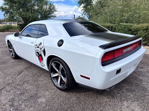 Used 2014 Dodge Challenger R/T RWD image 9