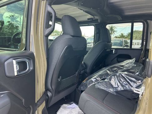 New 2026 Jeep Gladiator Rubicon w/ Steel Power Dome Hood Package AWD/4WD image 31