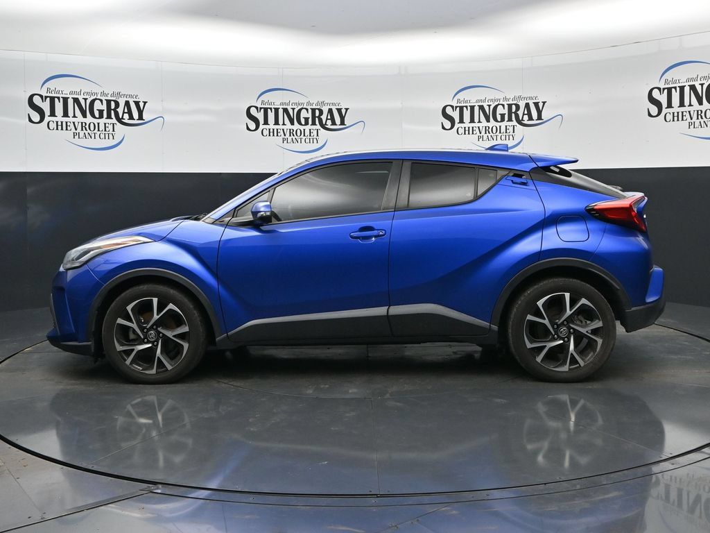 Used 2021 Toyota C-HR XLE FWD image 4