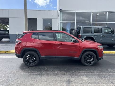 New 2026 Jeep Compass Latitude image 8