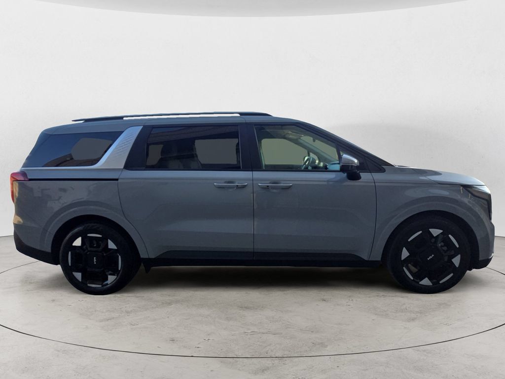 Used 2026 Kia Carnival EX FWD image 7
