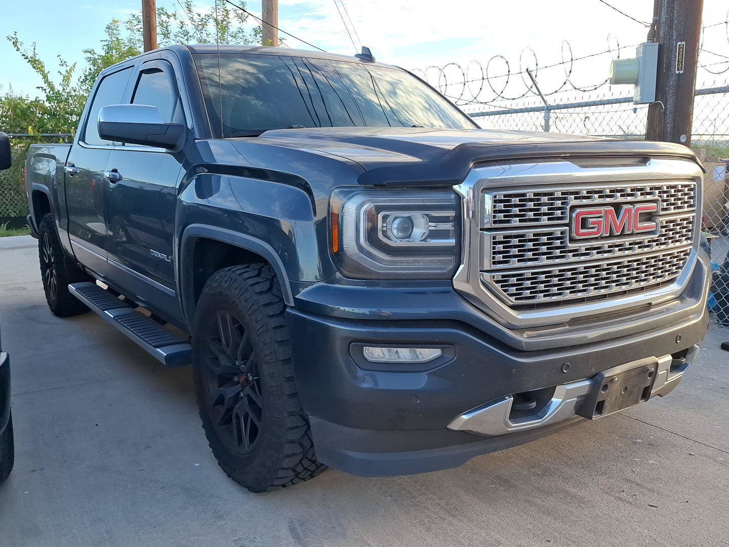 Used 2017 GMC Sierra 1500 Denali AWD/4WD image 4
