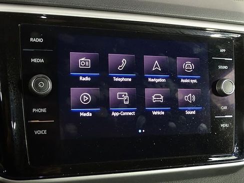 Used 2022 Volkswagen Atlas Cross Sport SE image 32