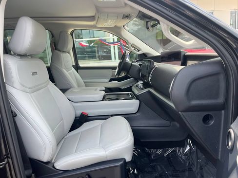 Used 2025 Ford Expedition Max Platinum AWD/4WD image 21