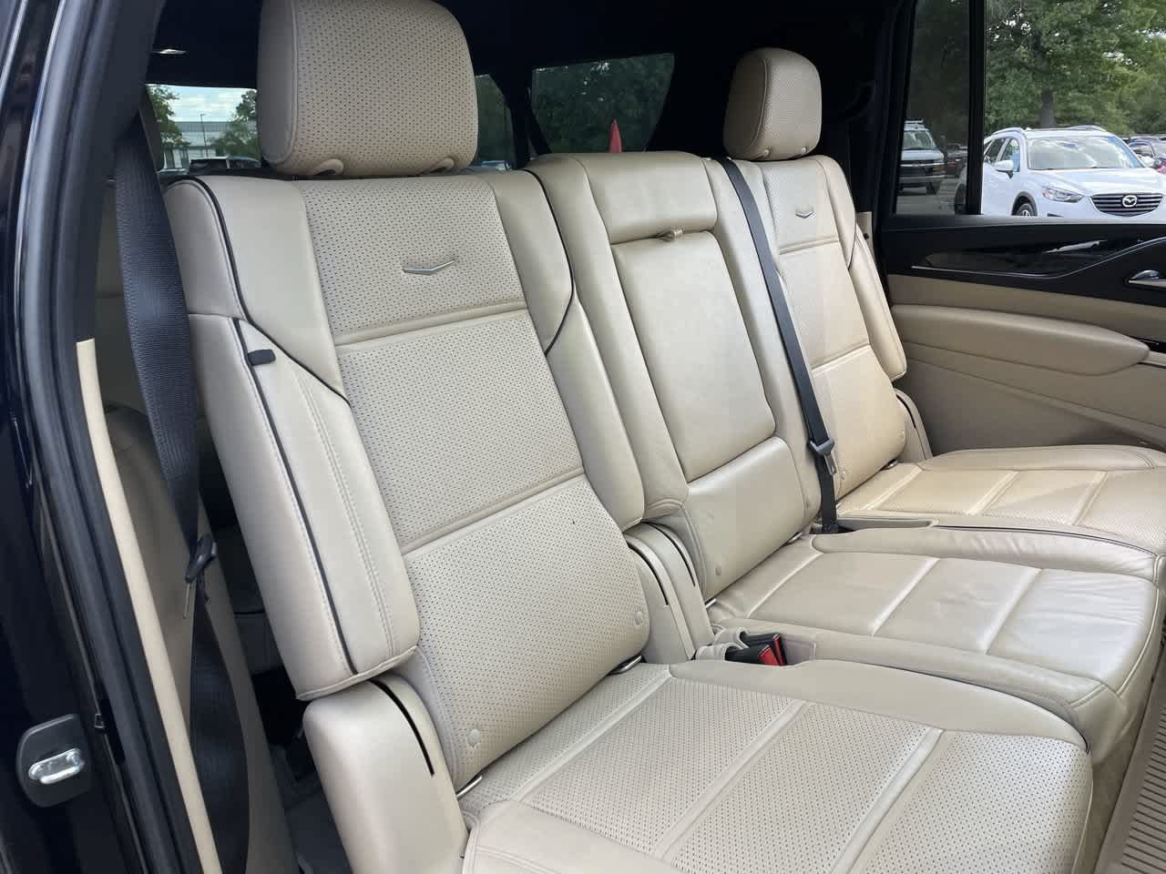 Used 2021 Cadillac Escalade ESV Premium Luxury AWD/4WD image 15