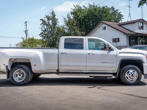 Used 2019 GMC Sierra 3500 Denali w/ Duramax Plus Package AWD/4WD image 9